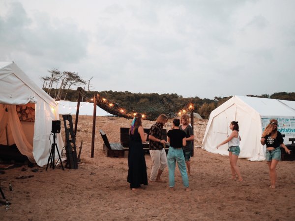 Surfcamp in Frankreich am Abend