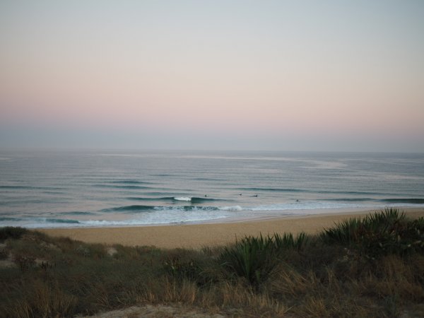 leere Beachbreaks in Frankreich